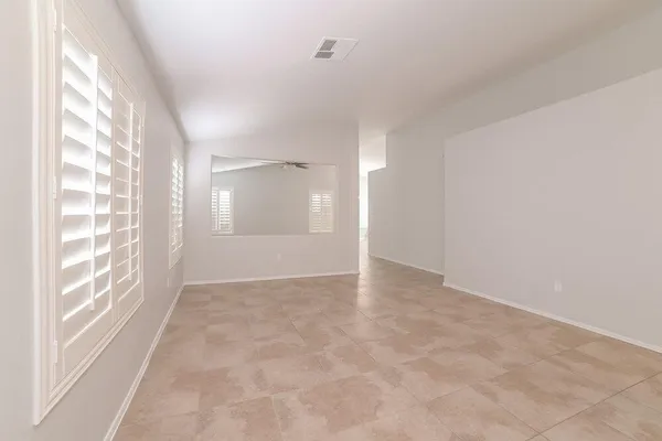 $2,560 | 323 North Ocean Drive, Gilbert, AZ 85233