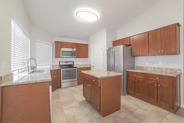 $2,720 | 323 North Ocean Drive, Gilbert, AZ 85233