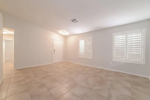 $2,560 | 323 North Ocean Drive, Gilbert, AZ 85233