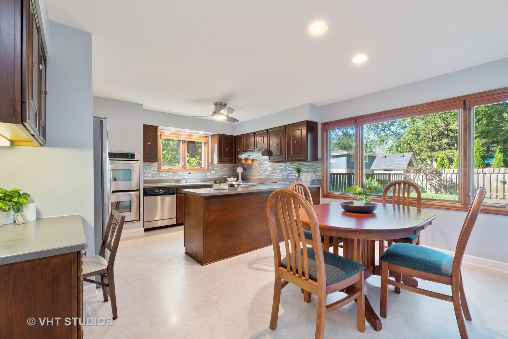 1934 Barberry Road Northbrook, IL 60062 - Photo 5 of 19