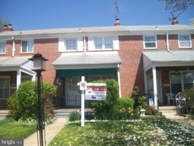 507 Brisbane Road Baltimore, MD 21229 - Photo 1 of 11 front view of a house with a yard