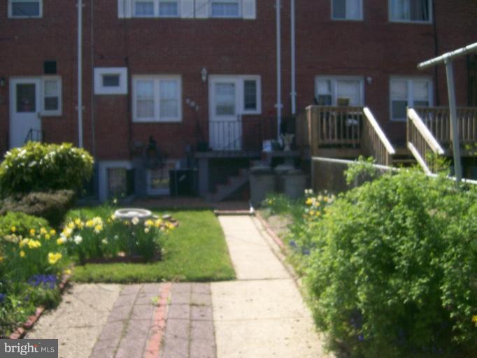 507 Brisbane Road Baltimore, MD 21229 - Photo 3 of 11 a front view of a house with garden