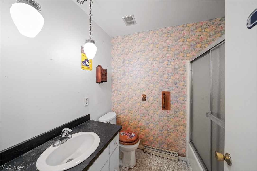 12790 Heath Road Chesterland, OH 44026 - Photo 25 of 31 full bathroom on main level