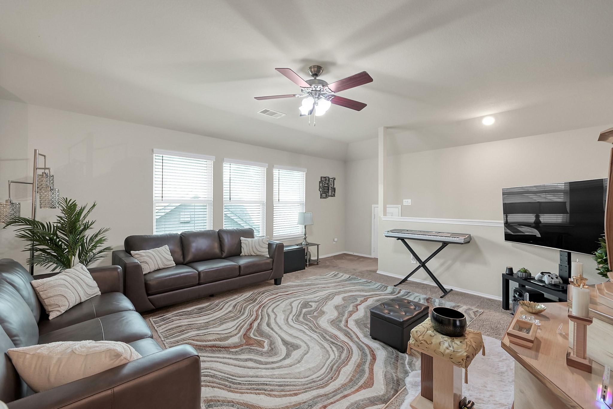 2811 Wilde Redbud Lane Conroe, TX 77385 - Photo 19 of 32 a living room with furniture and a flat screen tv