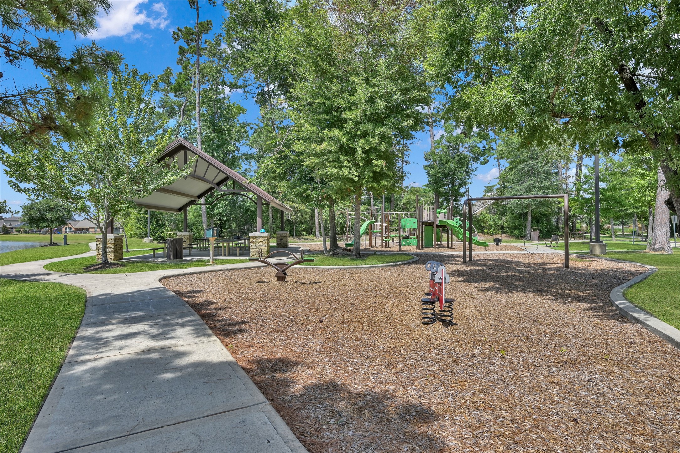 2811 Wilde Redbud Lane Conroe, TX 77385 - Photo 28 of 32 a park with lots of trees and plants