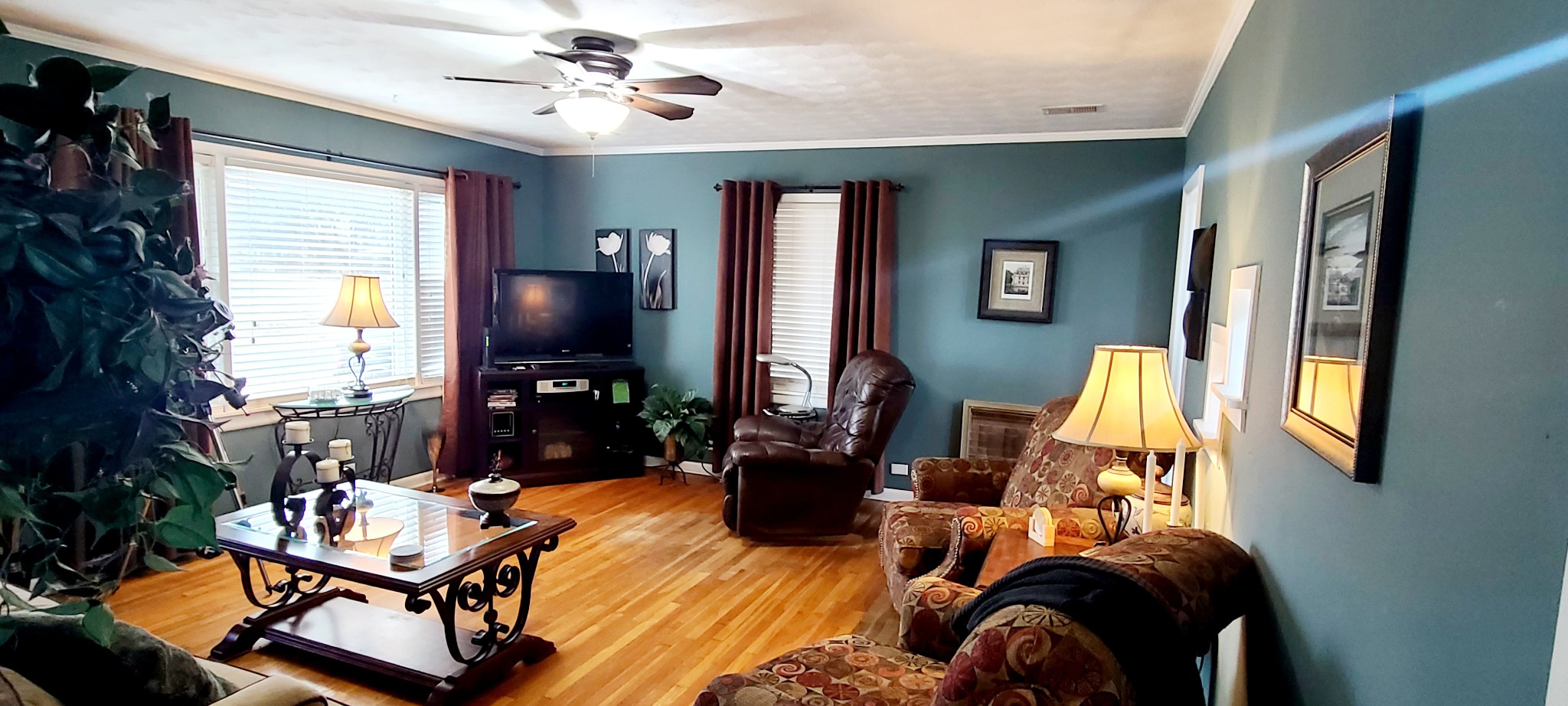 5323 Lanes Ferry Road Newbern, TN 38059 - Photo 24 of 31 a living room with furniture and a flat screen tv