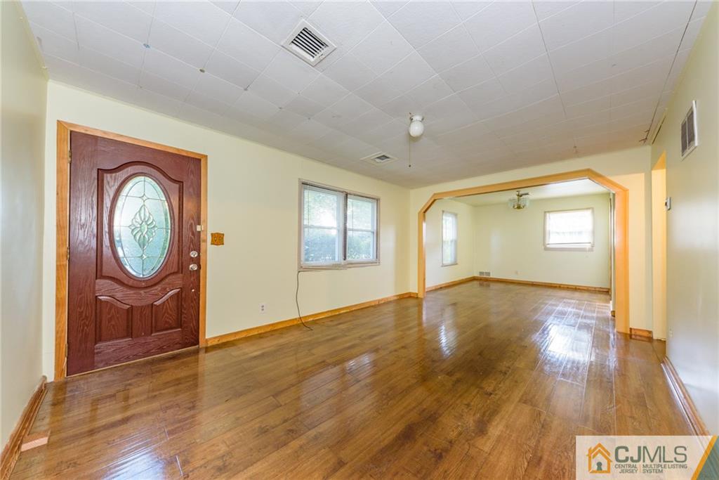 23 East Knollwood Road Edison, NJ 08817 - Photo 3 of 24 Gallery Image 3