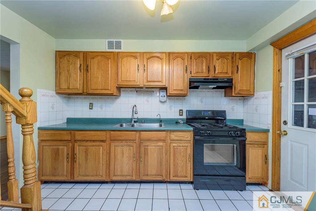 23 East Knollwood Road Edison, NJ 08817 - Photo 8 of 24 Gallery Image 8
