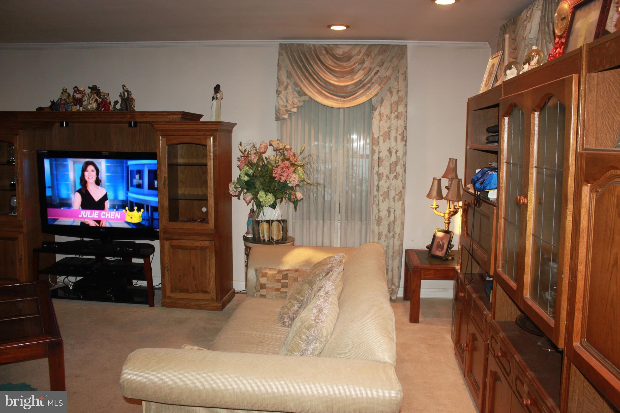 8209 Brattle Road Baltimore, MD 21208 - Photo 2 of 7 Living Room