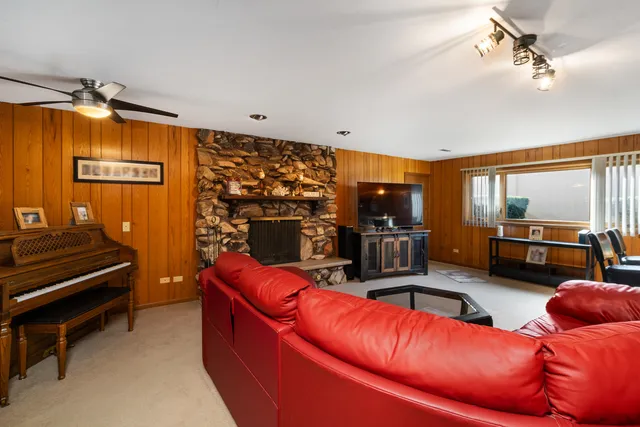 $379,900 | 8118 Tudor Lane, Tinley Park, IL 60477