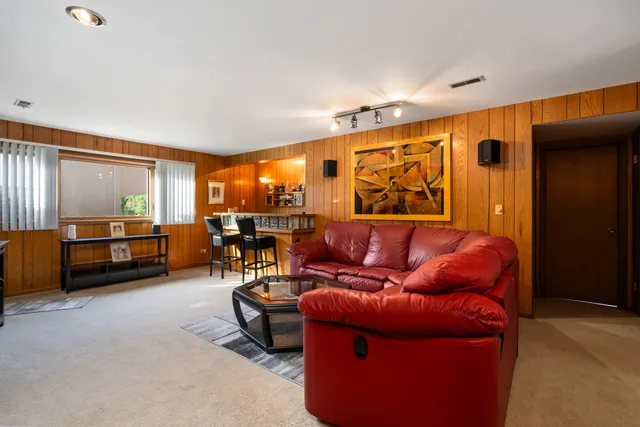 $379,900 | 8118 Tudor Lane, Tinley Park, IL 60477