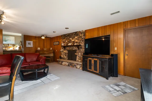 $379,900 | 8118 Tudor Lane, Tinley Park, IL 60477