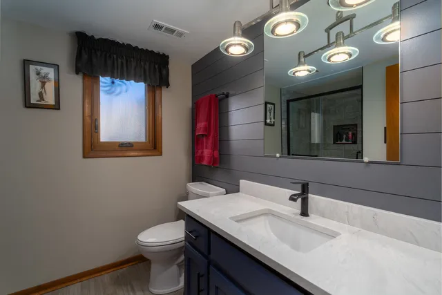 $379,900 | 8118 Tudor Lane, Tinley Park, IL 60477