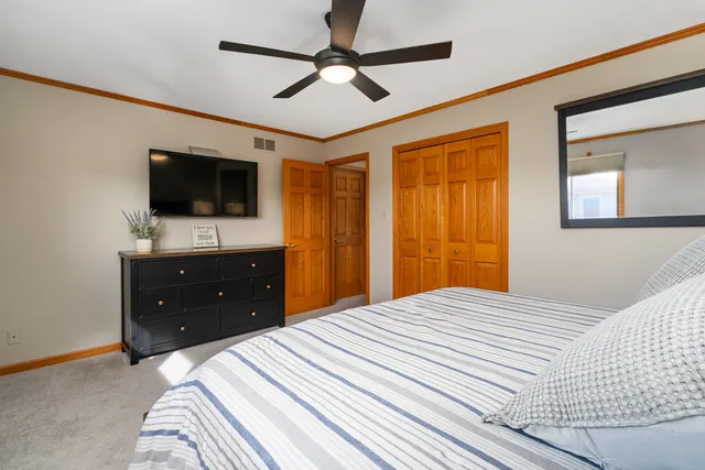 $379,900 | 8118 Tudor Lane, Tinley Park, IL 60477