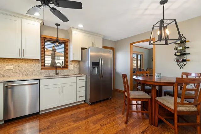 $379,900 | 8118 Tudor Lane, Tinley Park, IL 60477