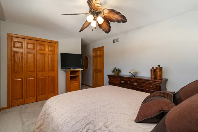 $379,900 | 8118 Tudor Lane, Tinley Park, IL 60477