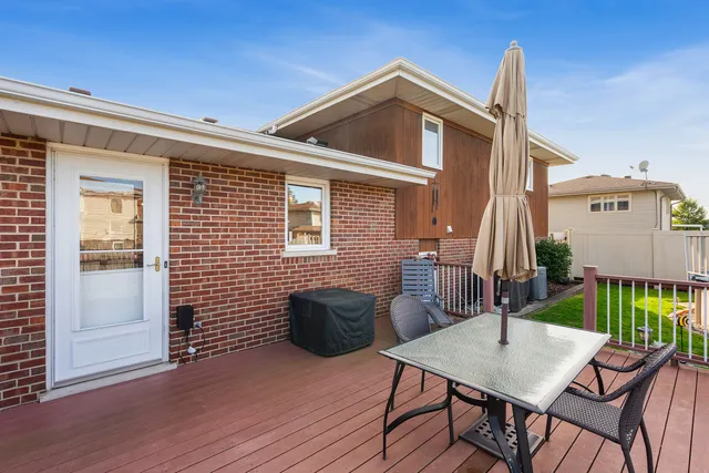 $379,900 | 8118 Tudor Lane, Tinley Park, IL 60477