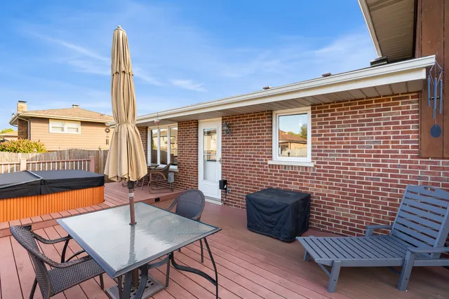 $379,900 | 8118 Tudor Lane, Tinley Park, IL 60477