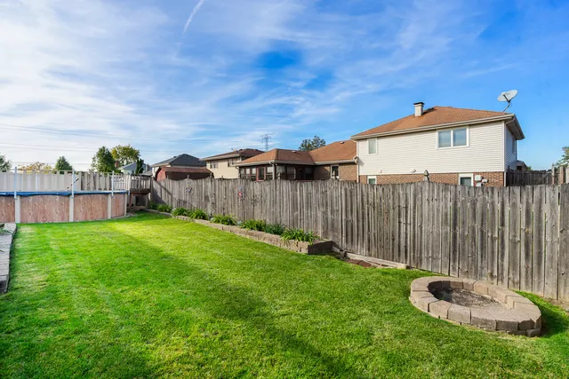 $379,900 | 8118 Tudor Lane, Tinley Park, IL 60477