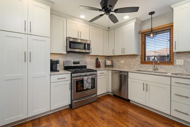 $379,900 | 8118 Tudor Lane, Tinley Park, IL 60477