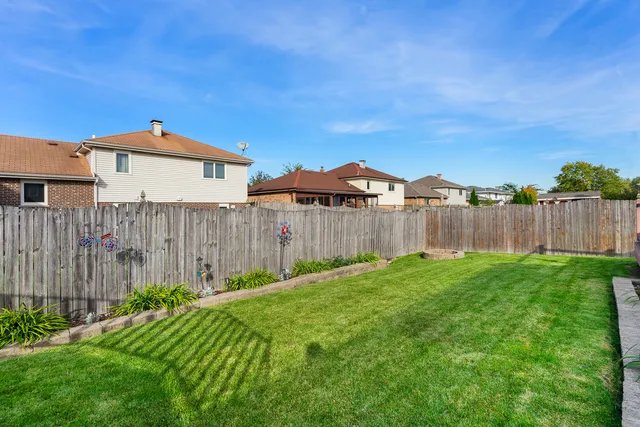 $379,900 | 8118 Tudor Lane, Tinley Park, IL 60477