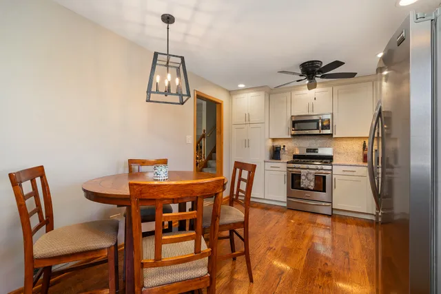 $379,900 | 8118 Tudor Lane, Tinley Park, IL 60477