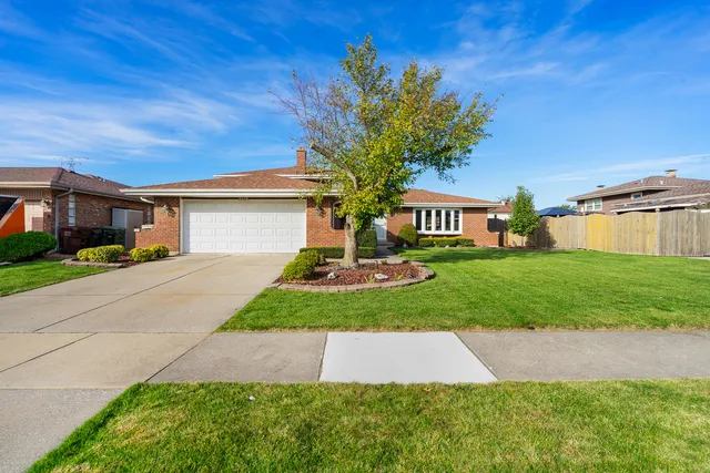 $379,900 | 8118 Tudor Lane, Tinley Park, IL 60477