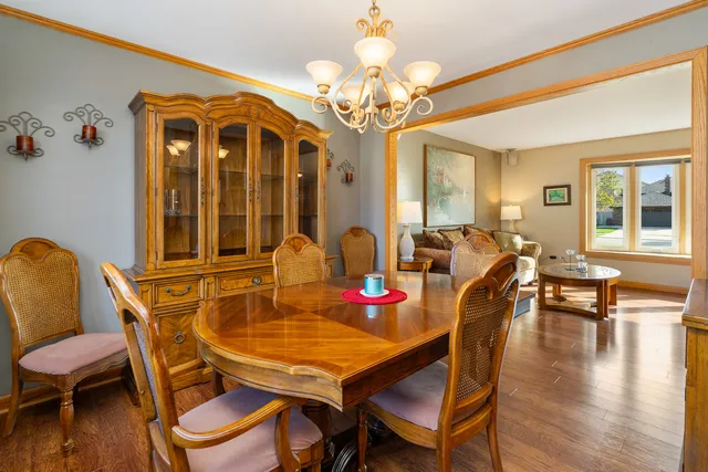 $379,900 | 8118 Tudor Lane, Tinley Park, IL 60477