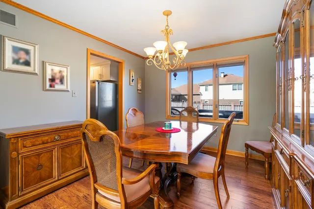 $379,900 | 8118 Tudor Lane, Tinley Park, IL 60477