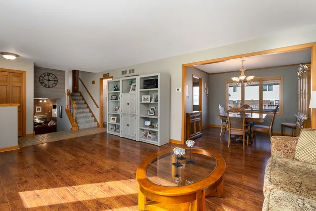 $379,900 | 8118 Tudor Lane, Tinley Park, IL 60477