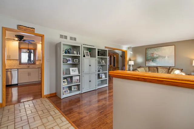 $379,900 | 8118 Tudor Lane, Tinley Park, IL 60477