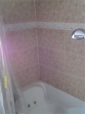275 Andover Road Billerica, MA 01821 - Photo 8 of 26 a close up of a bathtub