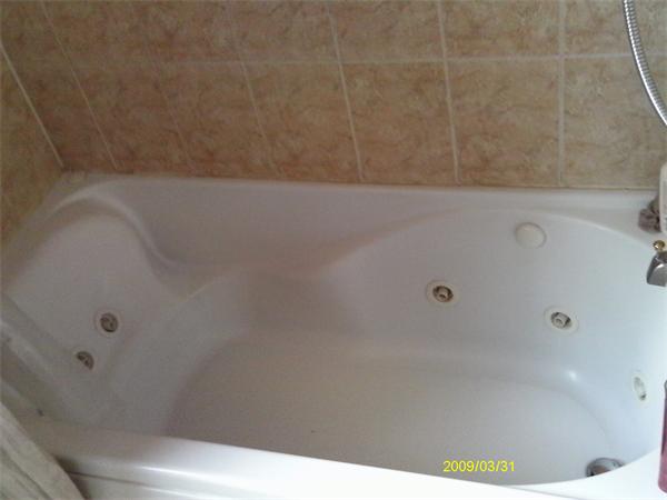 275 Andover Road Billerica, MA 01821 - Photo 9 of 26 a bathroom with a bathtub