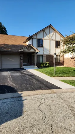 $275,000 | 826 Thornton Court, Unit 2AL, Schaumburg, IL 60193