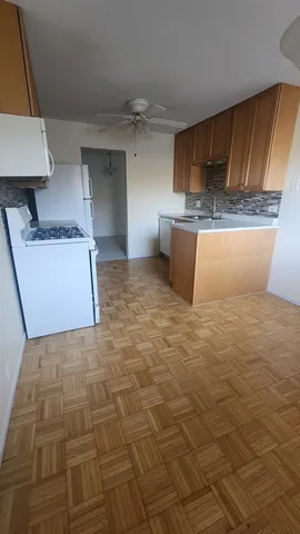 $279,000 | 826 Thornton Court, Unit 2AL, Schaumburg, IL 60193