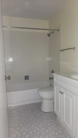 $279,000 | 826 Thornton Court, Unit 2AL, Schaumburg, IL 60193