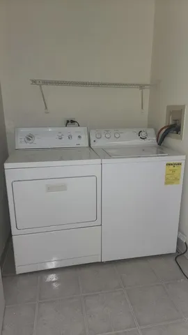 $279,000 | 826 Thornton Court, Unit 2AL, Schaumburg, IL 60193