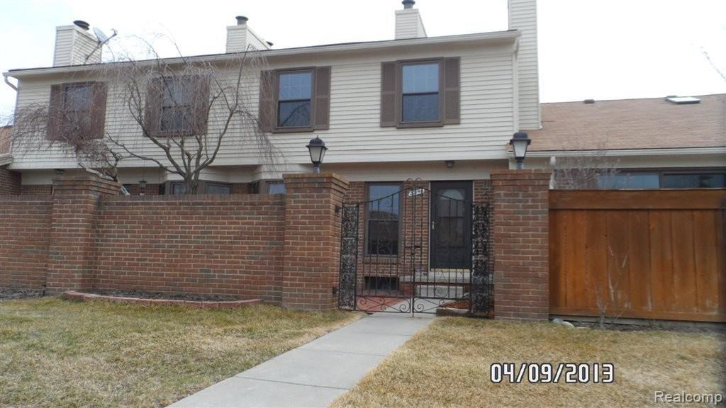 22156 Edgewater Novi, MI 48375 - Photo 1 of 10 SAM_2556.JPG