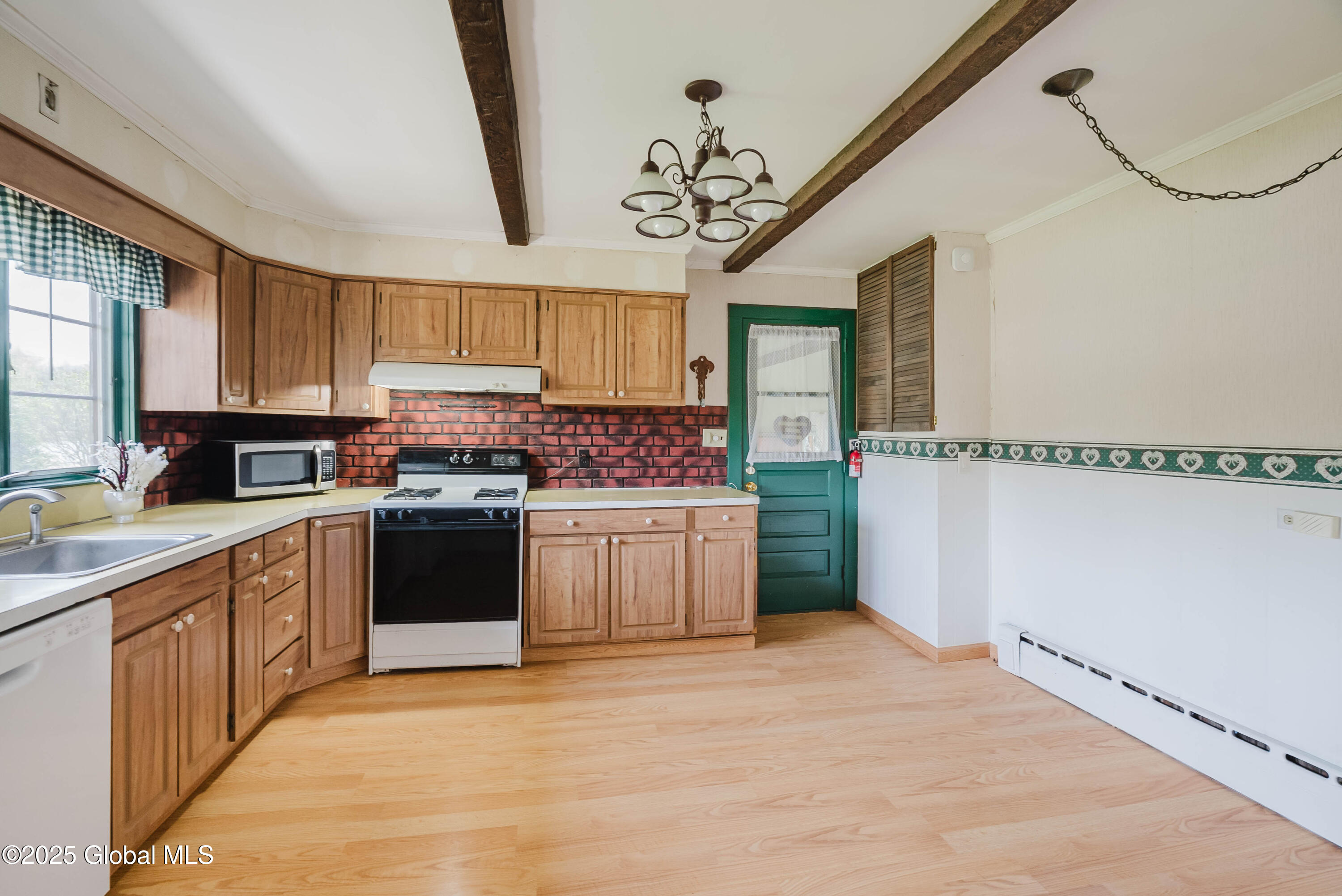 132 Hampton Avenue Rensselaer, NY 12144 - Photo 10 of 24 12