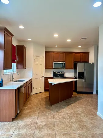 $2,000 | 512 Eberhart Lane, Unit 1204, Austin, TX 78745