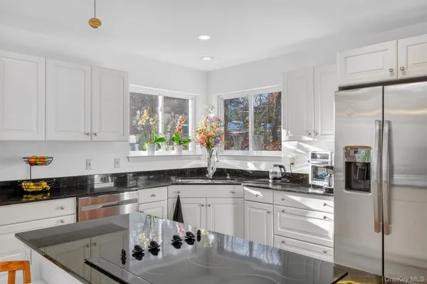 $949,000 | 33 Maple Moor Lane, Cortlandt Manor, NY 10567