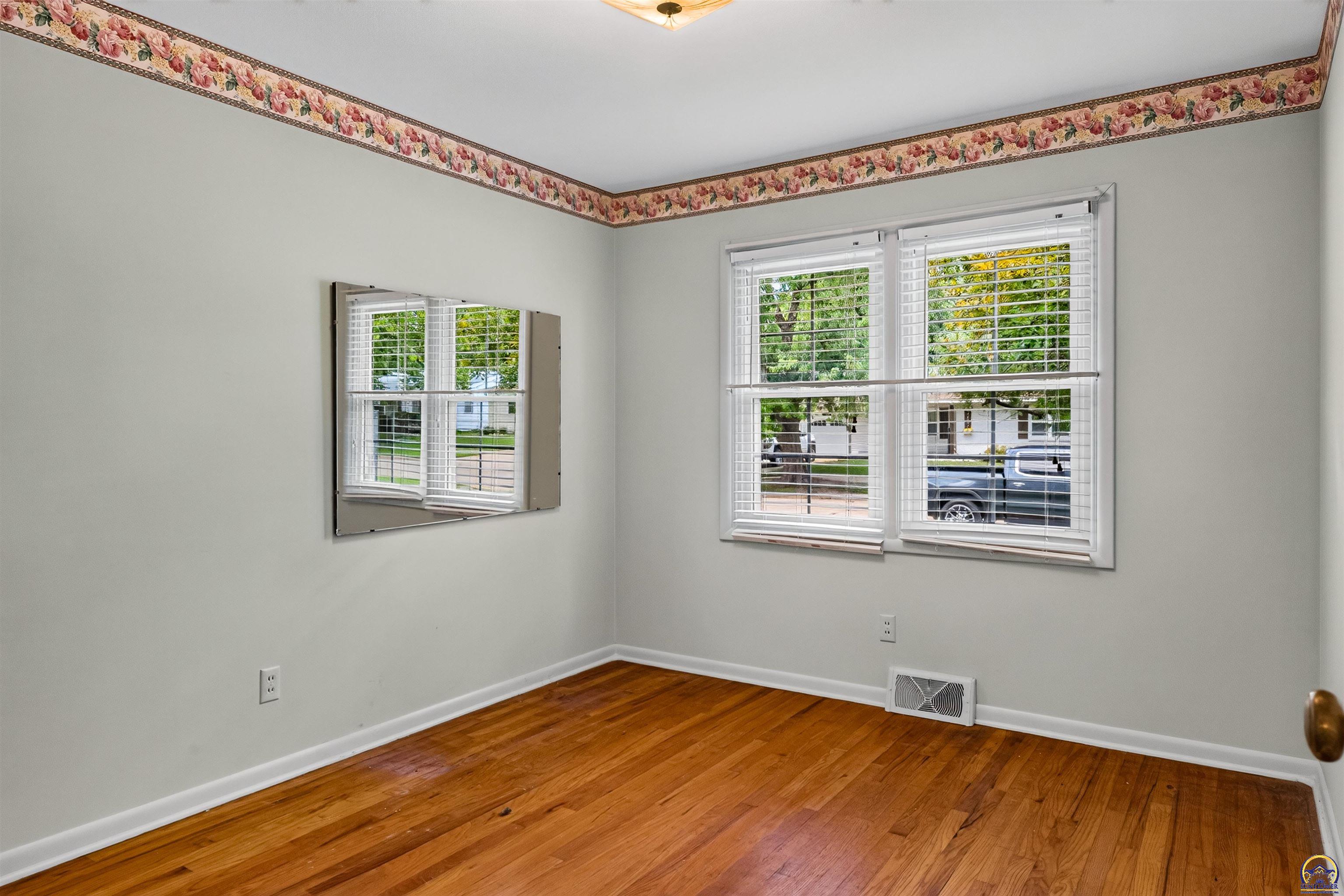5429 Southwest 19th Street Topeka, KS 66604 - Photo 18 of 27