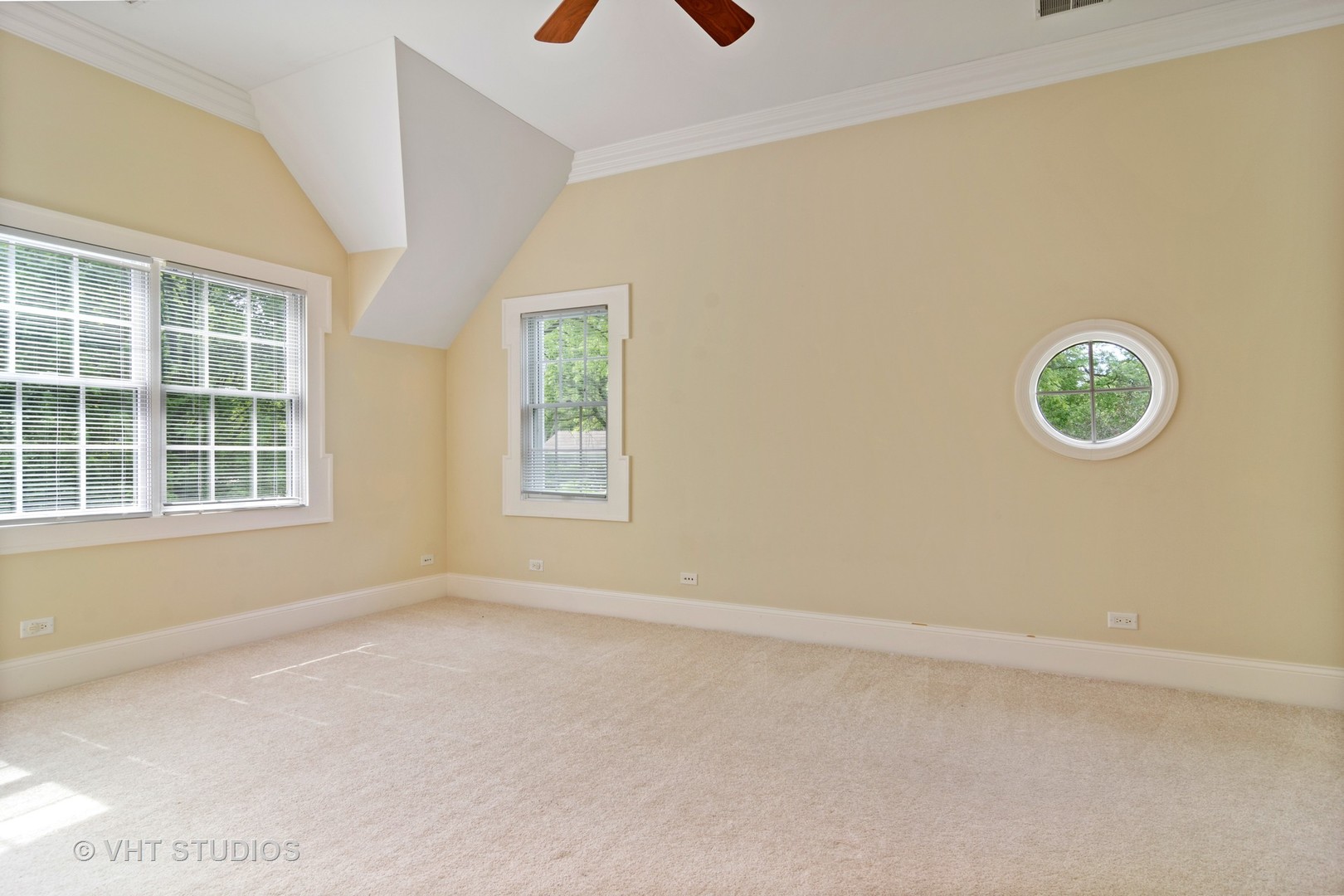 1885 West Durham Drive Inverness, IL 60067 - Photo 18 of 28 an empty room with windows