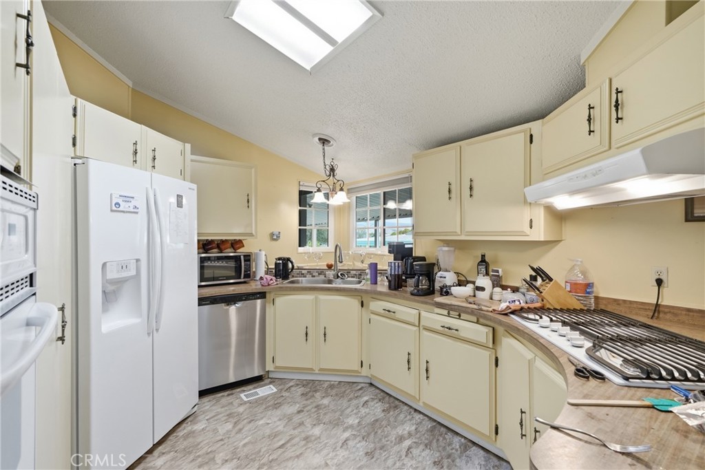 1675 Los Osos Valley Road, Unit 223 Los Osos, CA 93402 - Photo 15 of 32 Kitchen