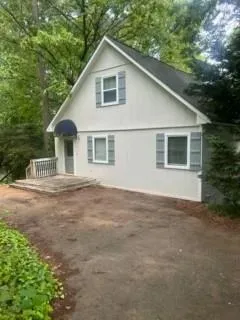 a view of an house with backyard and garden