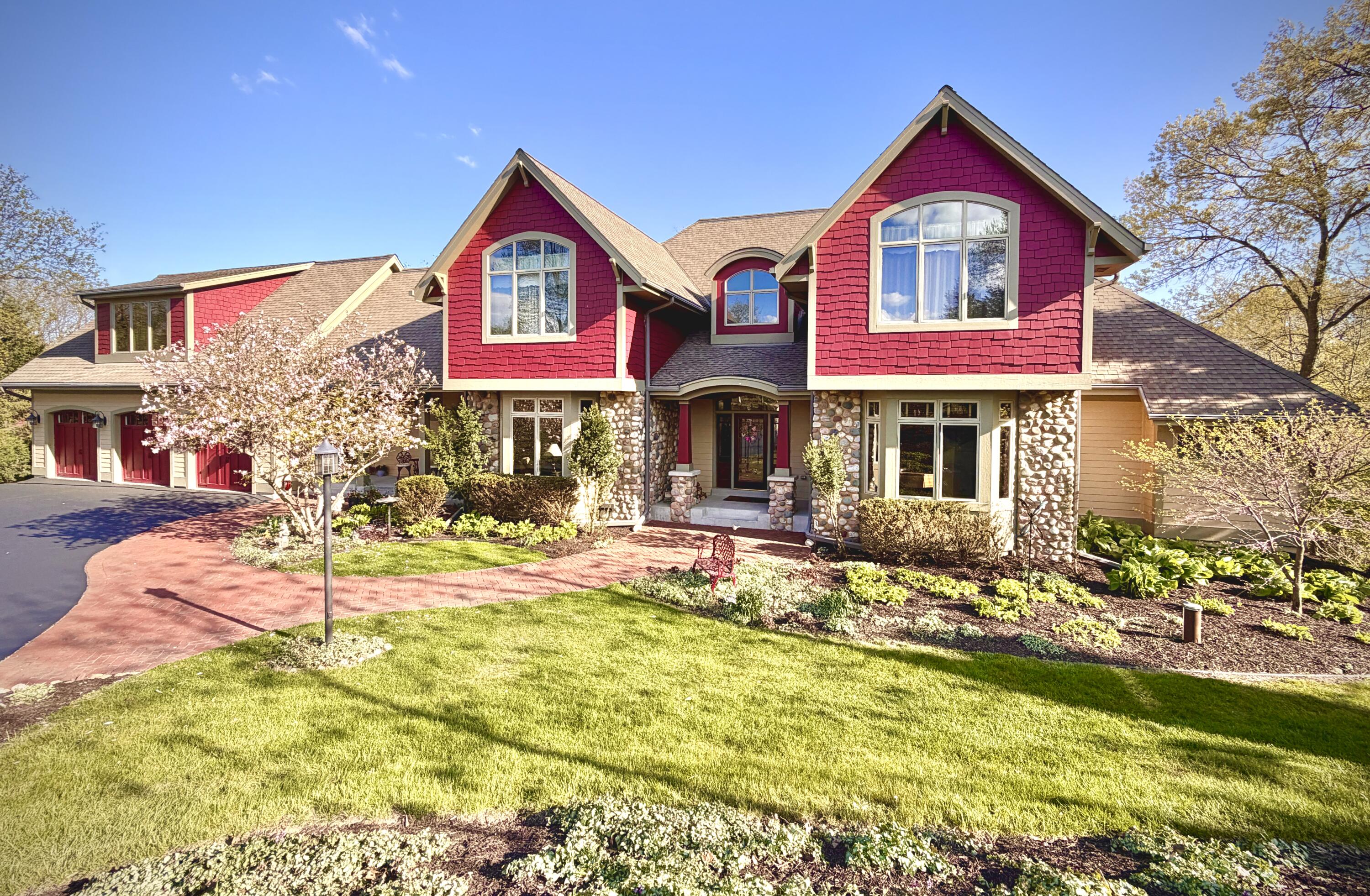 Welcome to luxury lake living