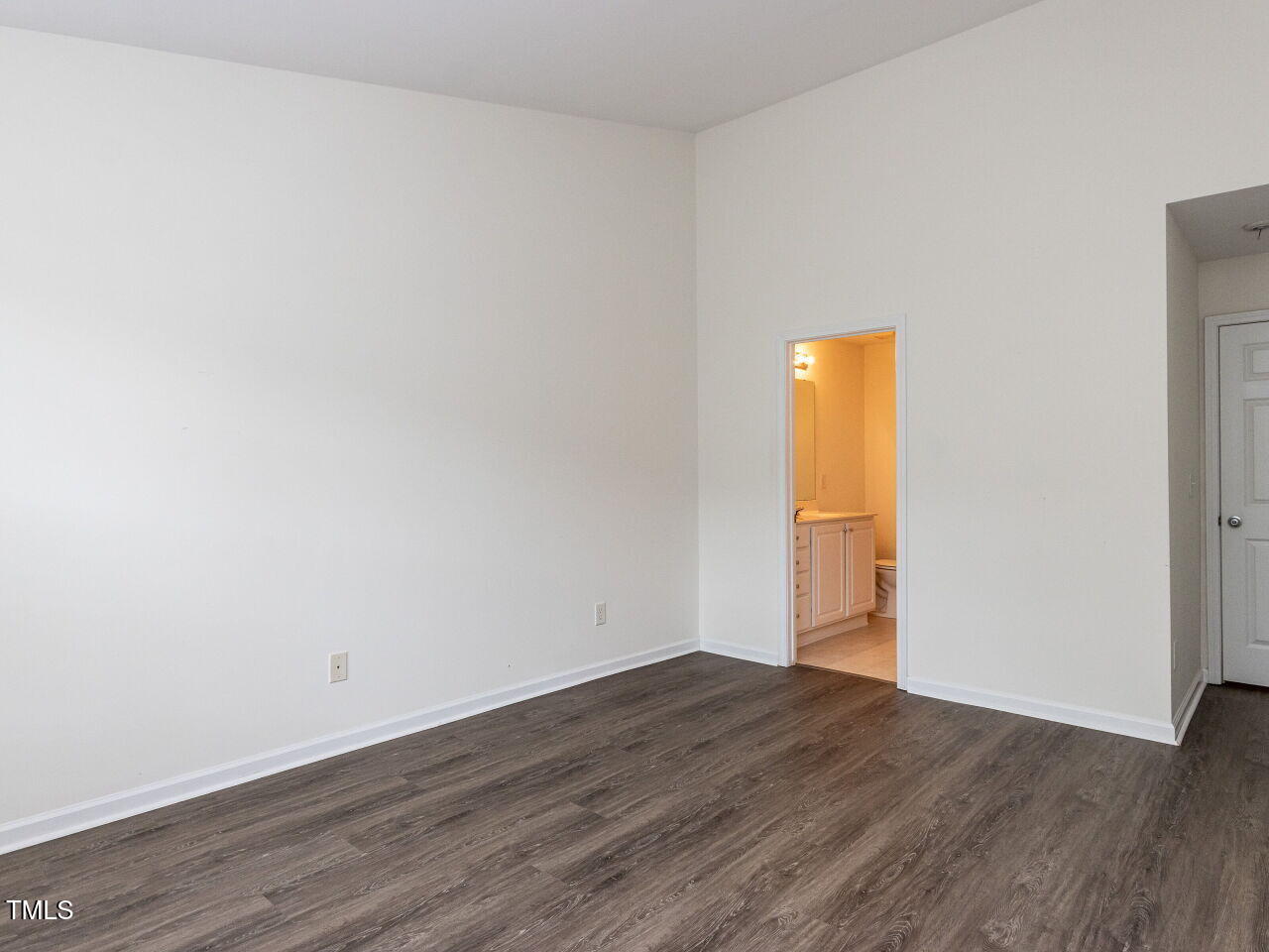 8244 City Loft Court Raleigh, NC 27613 - Photo 17 of 32 017-1280x960-primary-bedroom