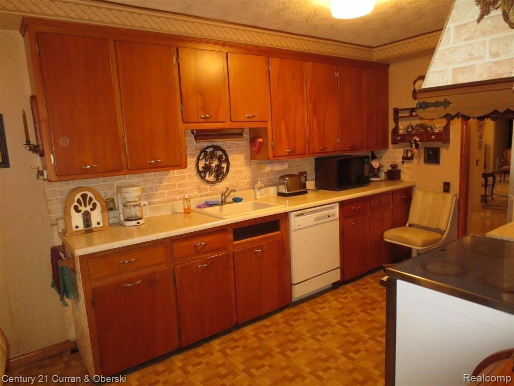 991 Lincoln Road Grosse Pointe, MI 48230 - Photo 20 of 25 KITCHEN