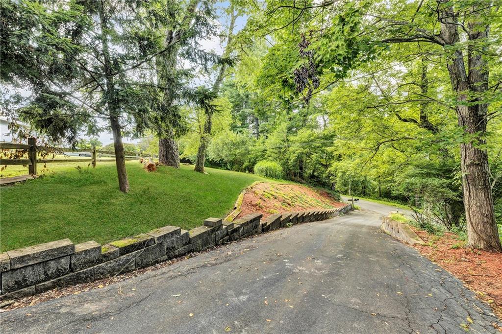 369 Wilson Road Clinton, PA 15026 - Photo 3 of 25 Gallery Image 3
