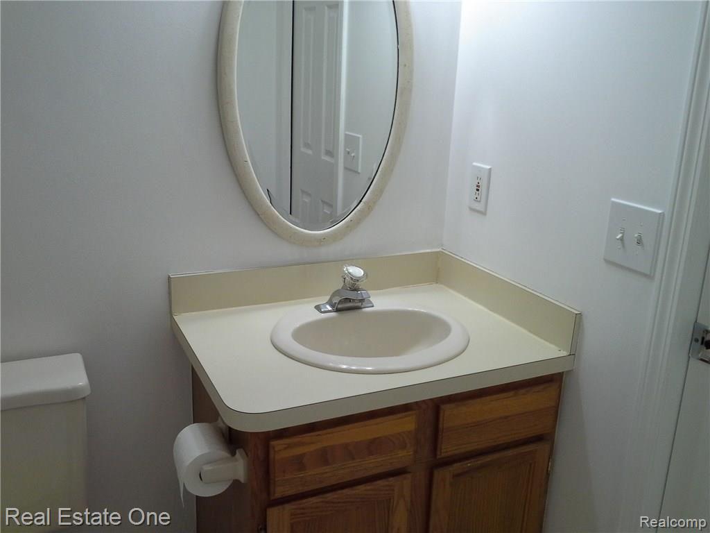 2577 South Commerce Road, Unit 11 Wolverine Lake, MI 48390 - Photo 17 of 57